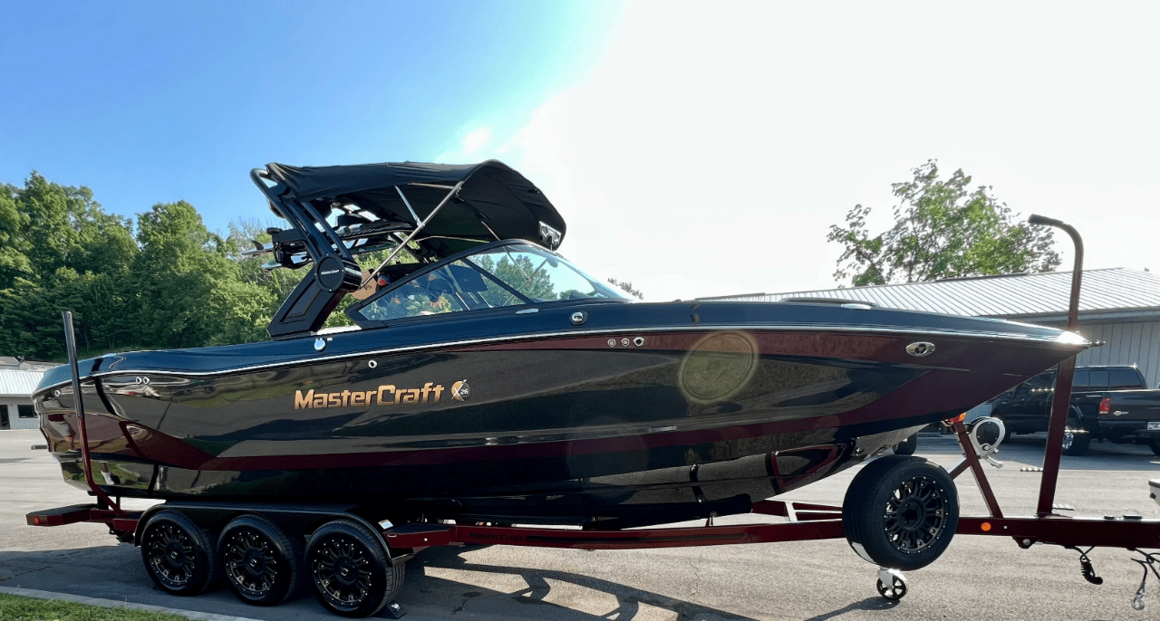 2023 Mastercraft X26 Loaded with only 94 hours