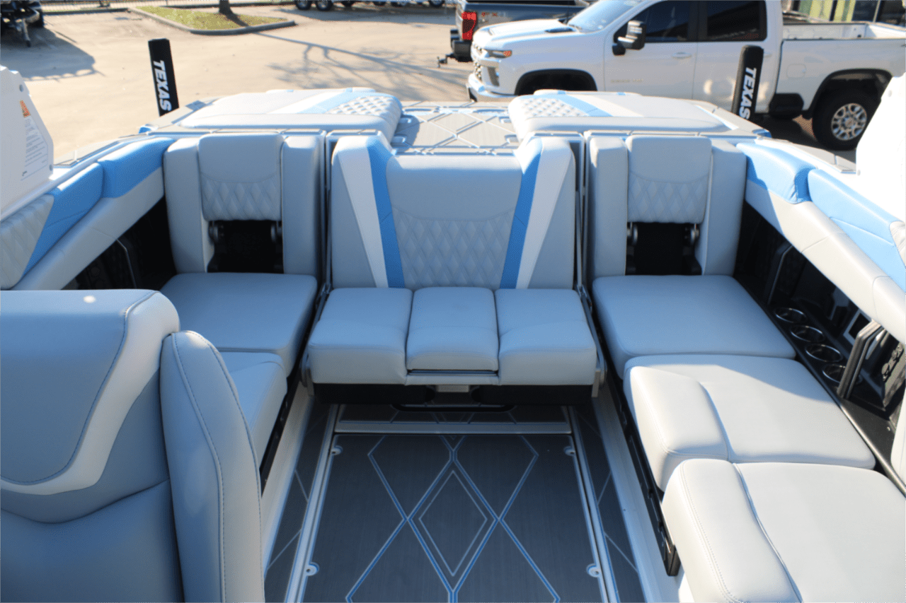 2025 Malibu M230