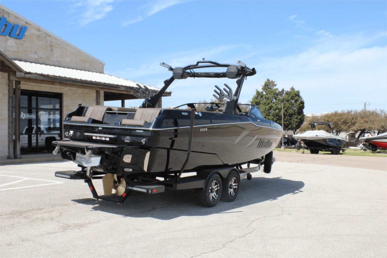 2025 Malibu 24 MXZ