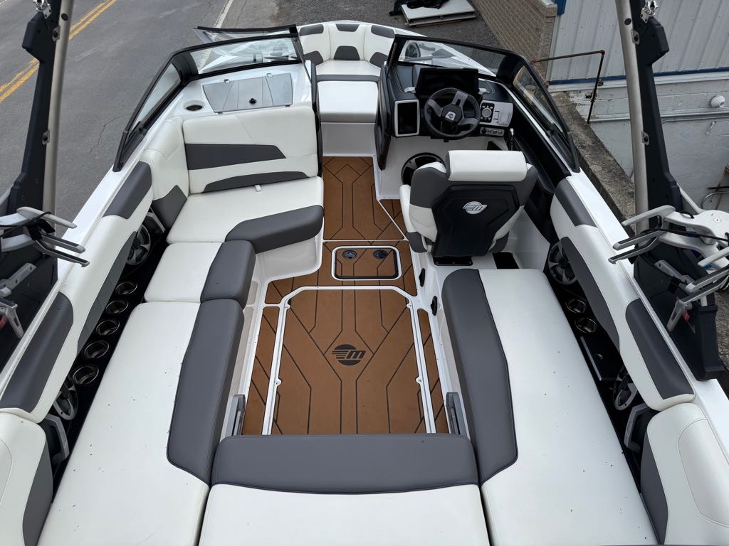 2021 Malibu Boats Wakesetter 22 LSV