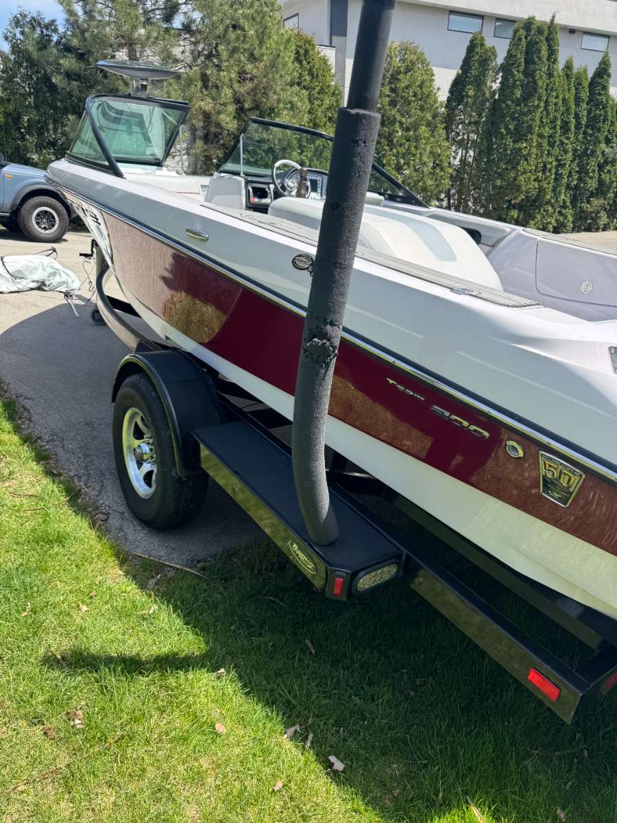 2011 Ski Nautique 200  