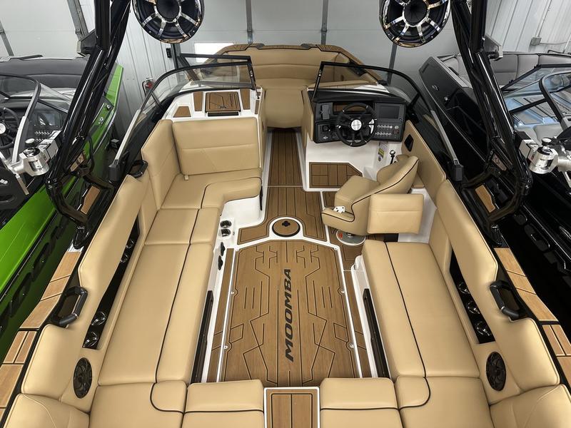 2024 MOOMBA MAX