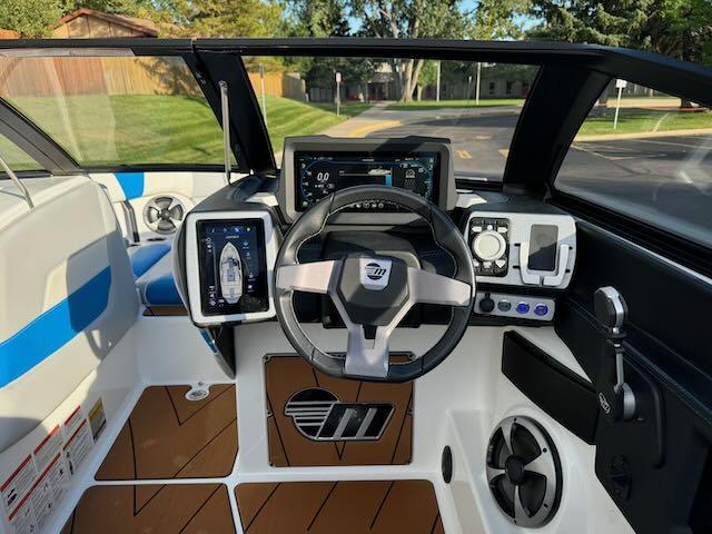 2021 Malibu 23 LSV – LT4 – MINT