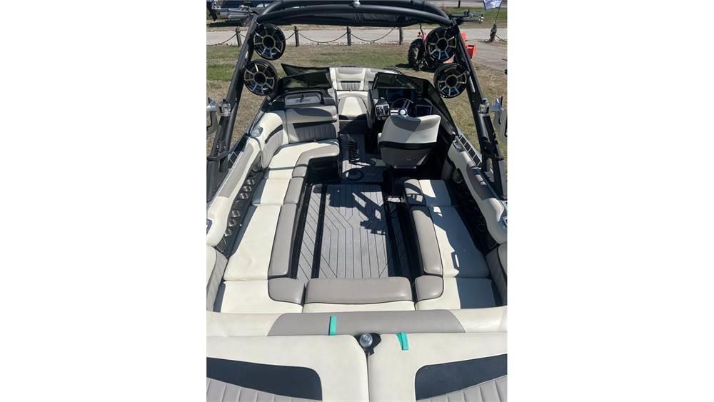 2015 Malibu Boats Wakesetter 24 MXZ