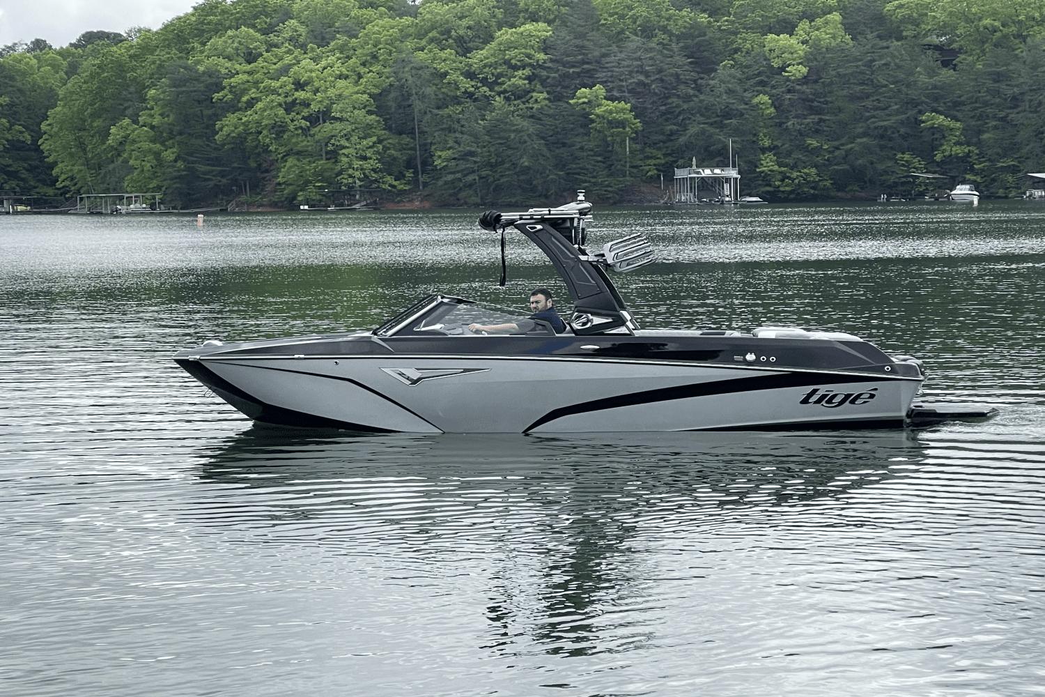 2024 TIGE Z3 23.5 foot wavemaker