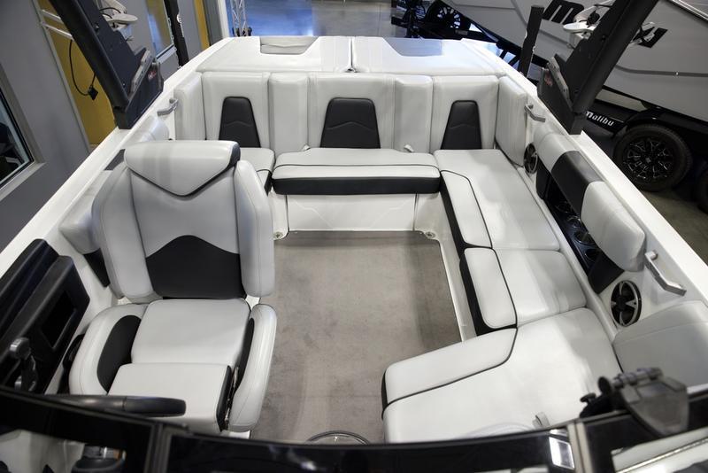 2021 Malibu 21 MLX