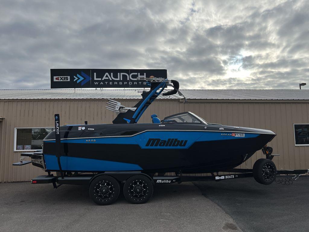 2021 Malibu Boats M220