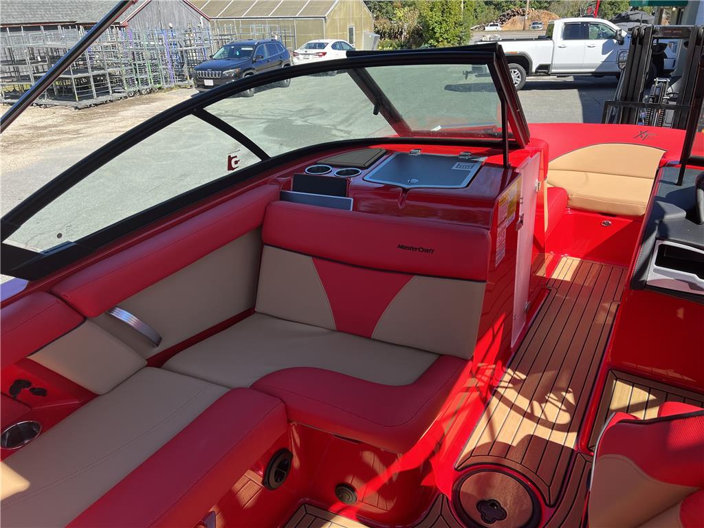 2022 MasterCraft XT20 - Immaculate