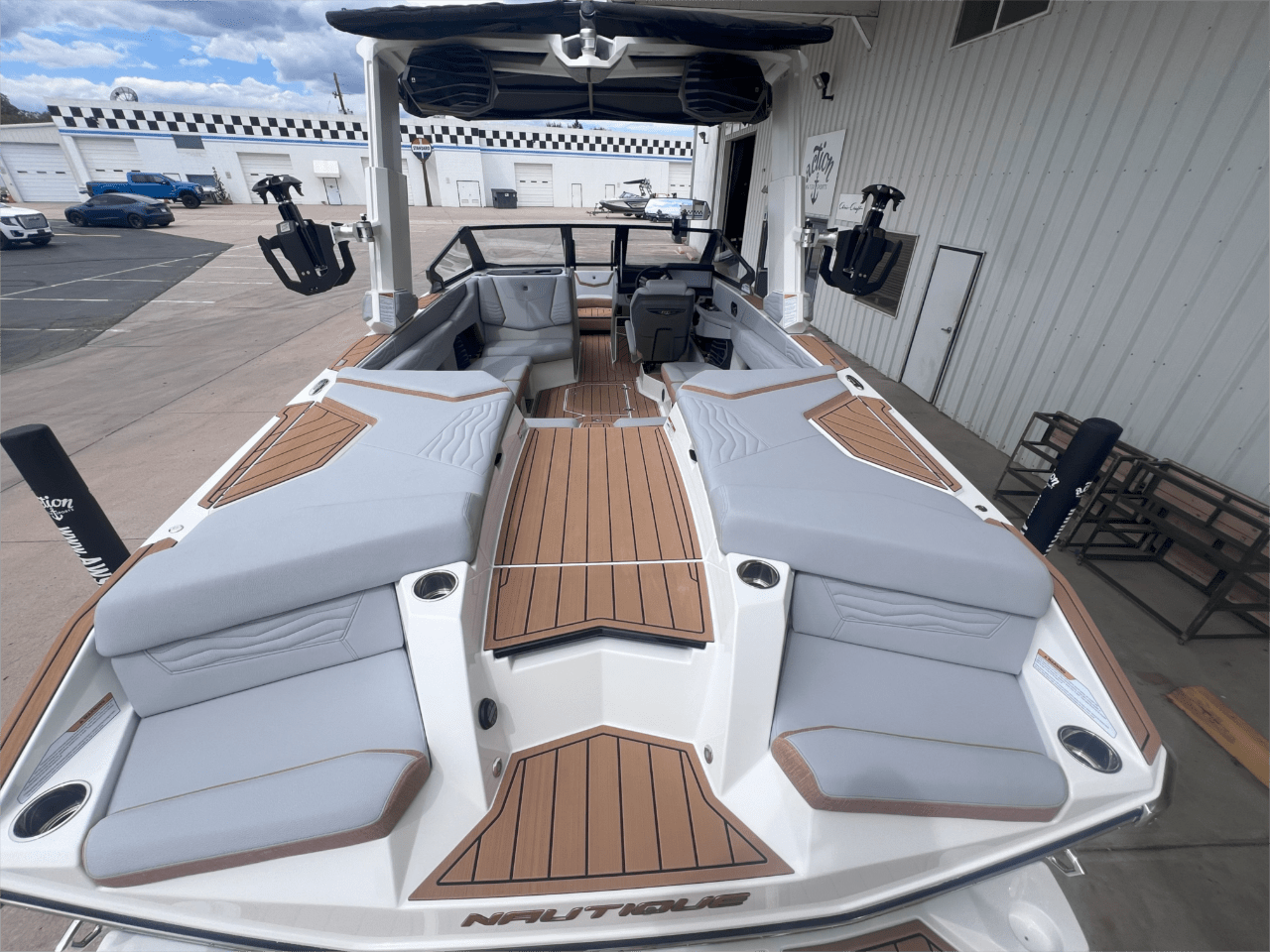 2025 Nautique G23