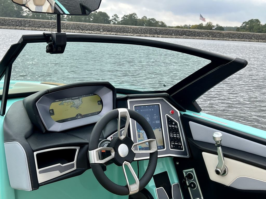 2023 MasterCraft XT22