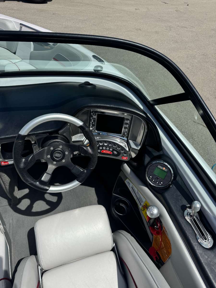 2011 Ski Nautique 200  