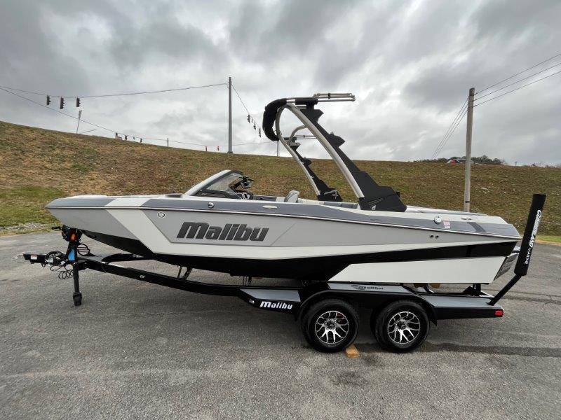 2024 Malibu 21 LX-r