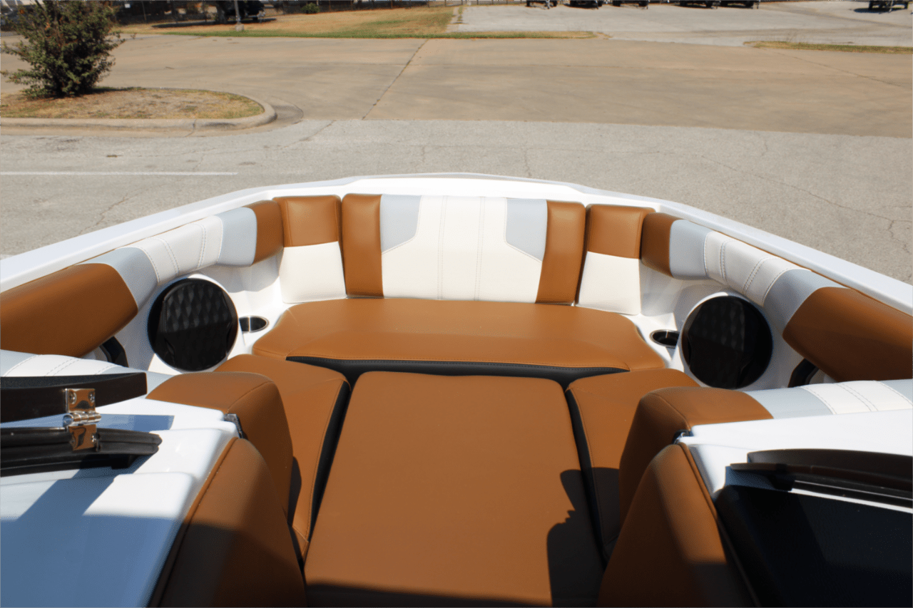 2025 Malibu 21 LX