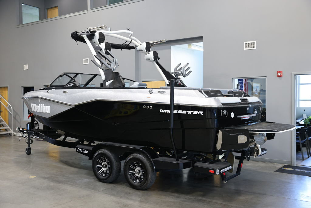 2024 Malibu 22 LSV
