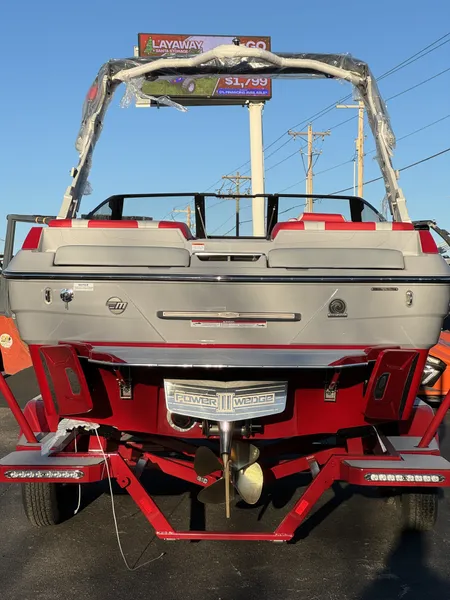 New 2024 Malibu 22 LSV