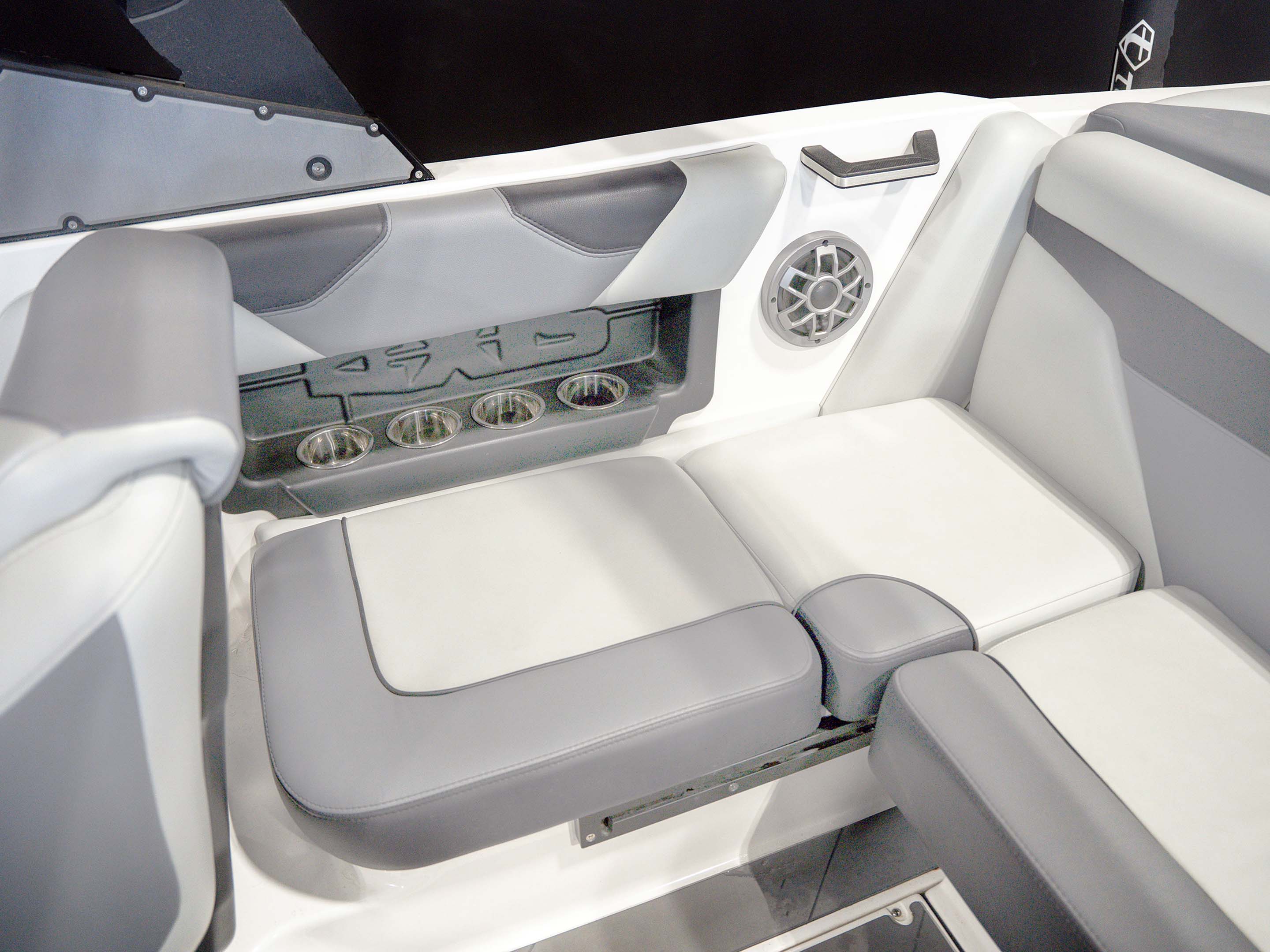 2023 Axis A20 &#8211; White / Black