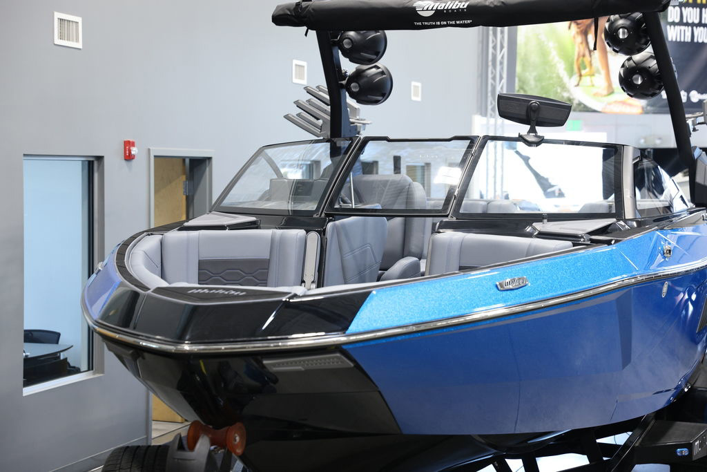 2024 Malibu 23 LSV