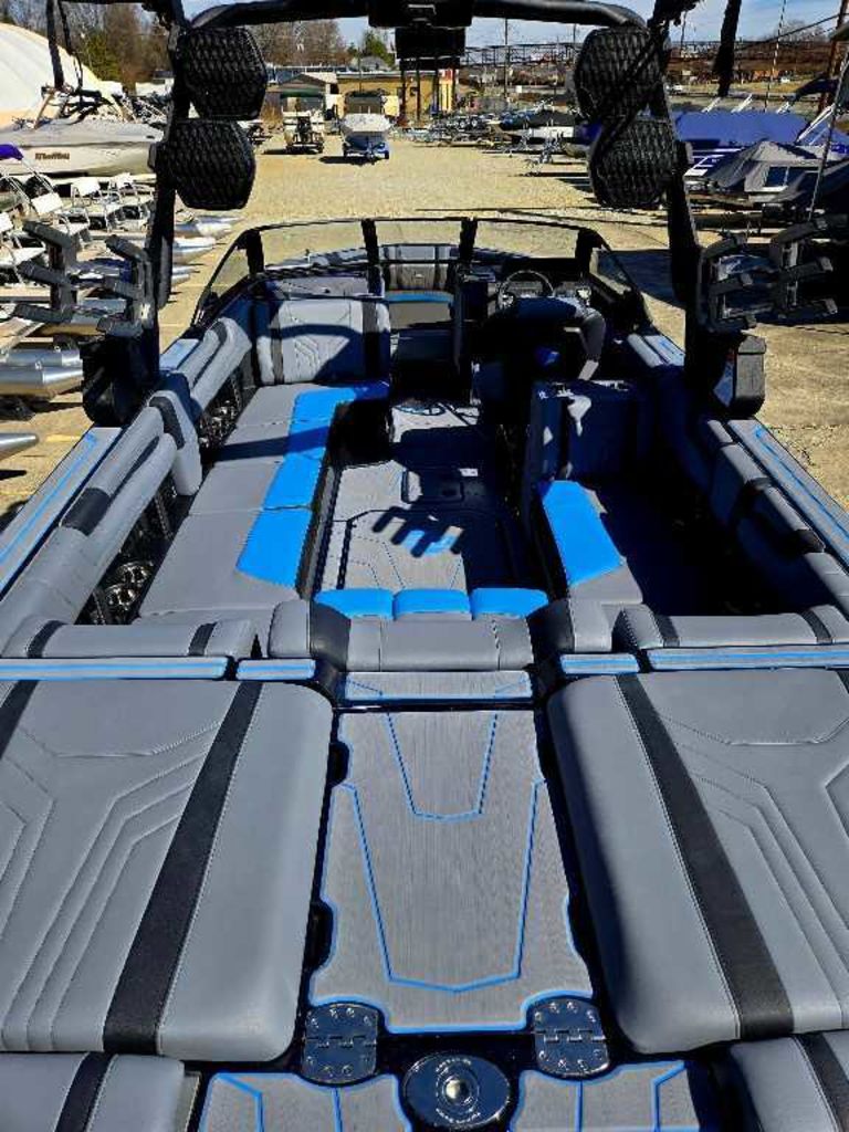2025 Malibu Boats Wakesetter 25 LSV