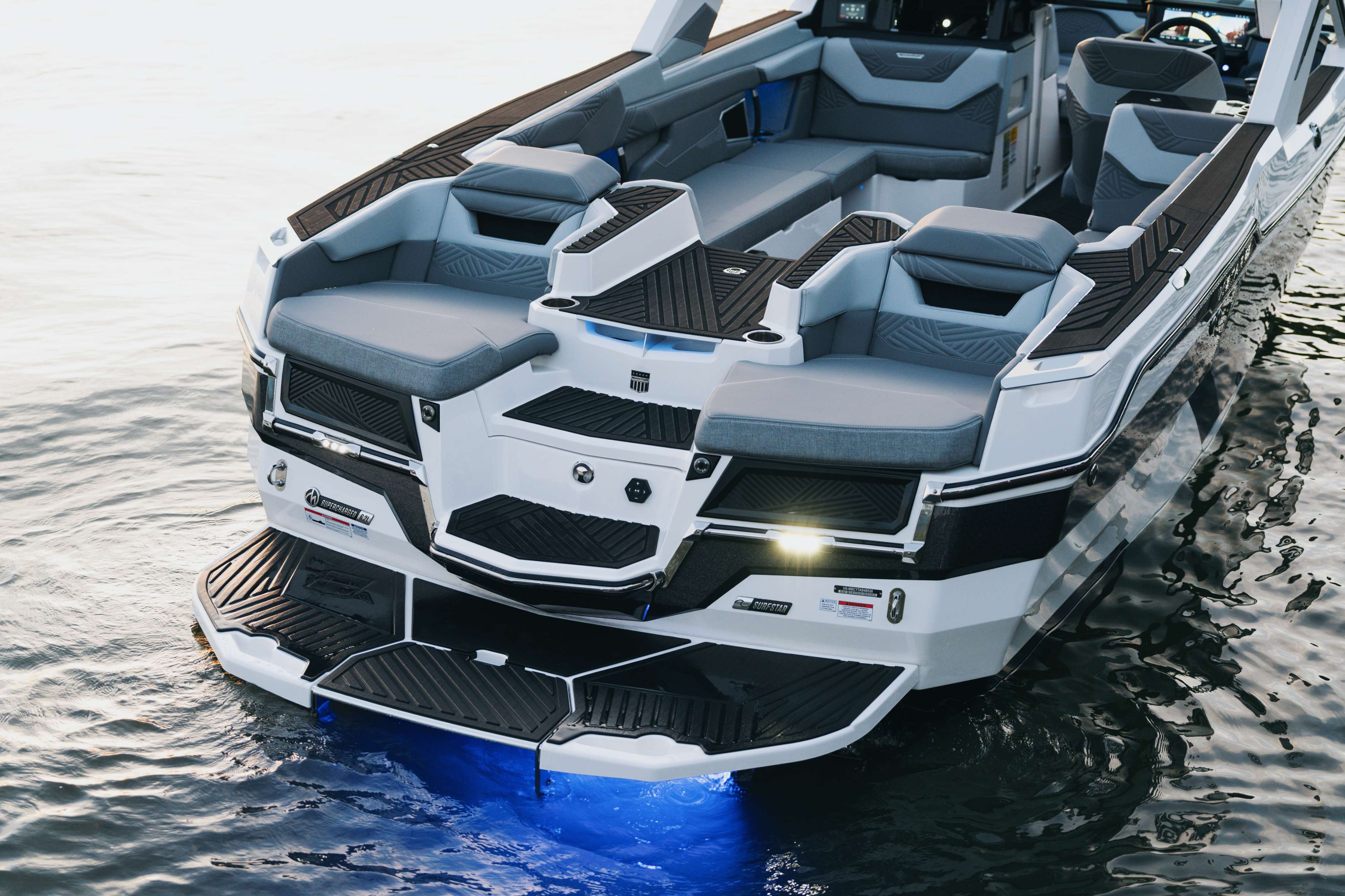 mastercraft-xstar-25-2026-ultimate-25-foot-wake-surf-boat