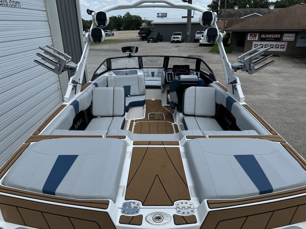 2022 Malibu Boats 23 LSV