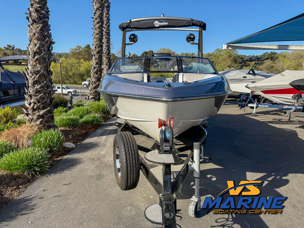 2016 Malibu Boats 23 LSV