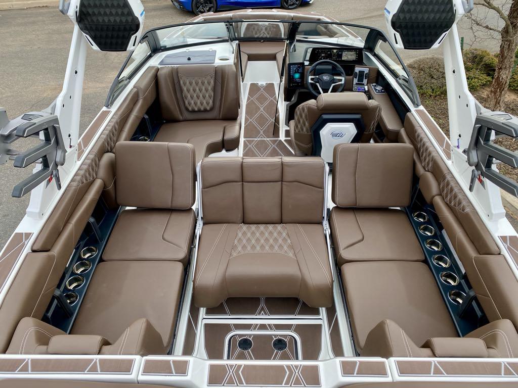 2025 Malibu M230