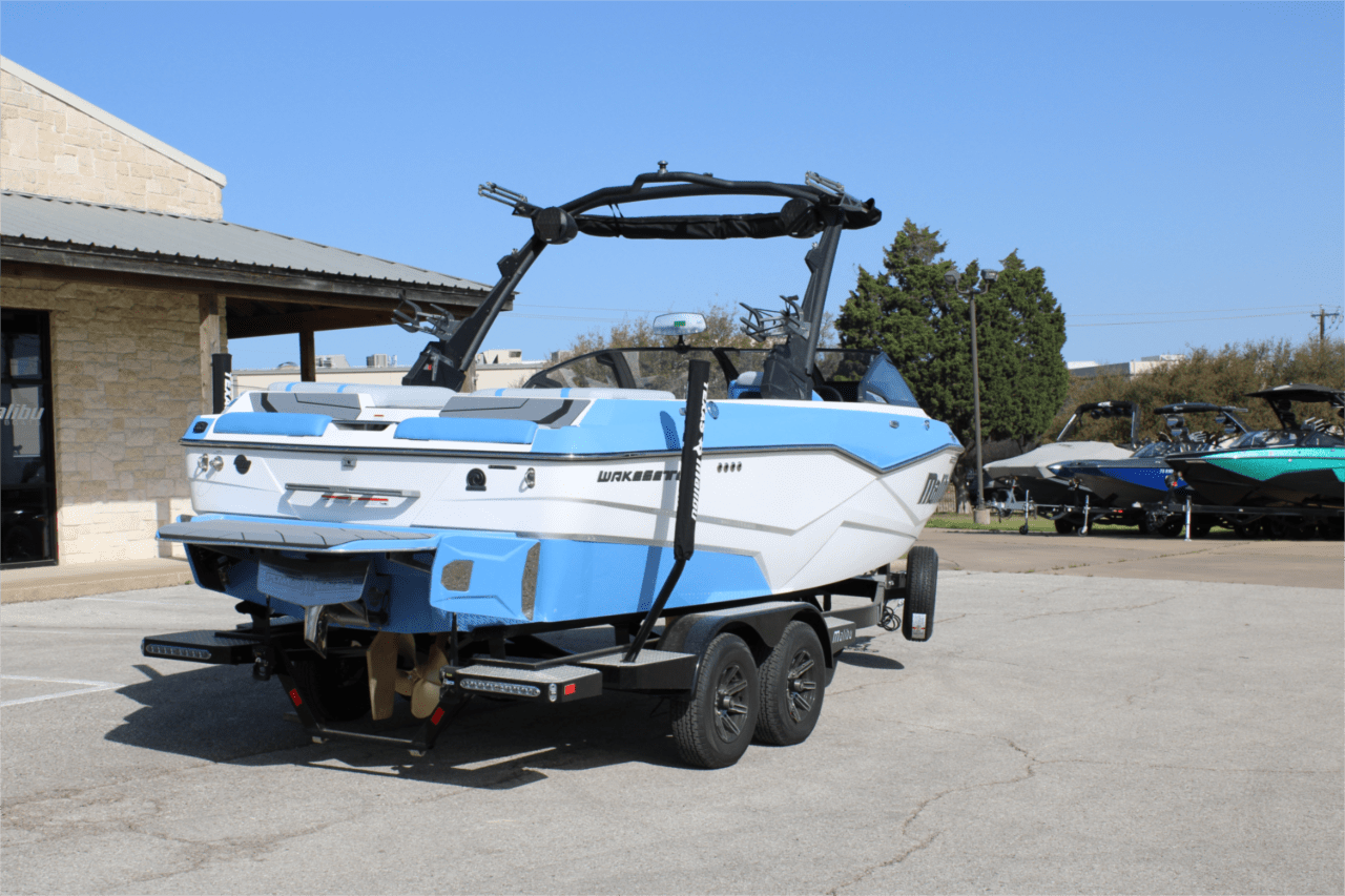 2025 Malibu 22 LSV