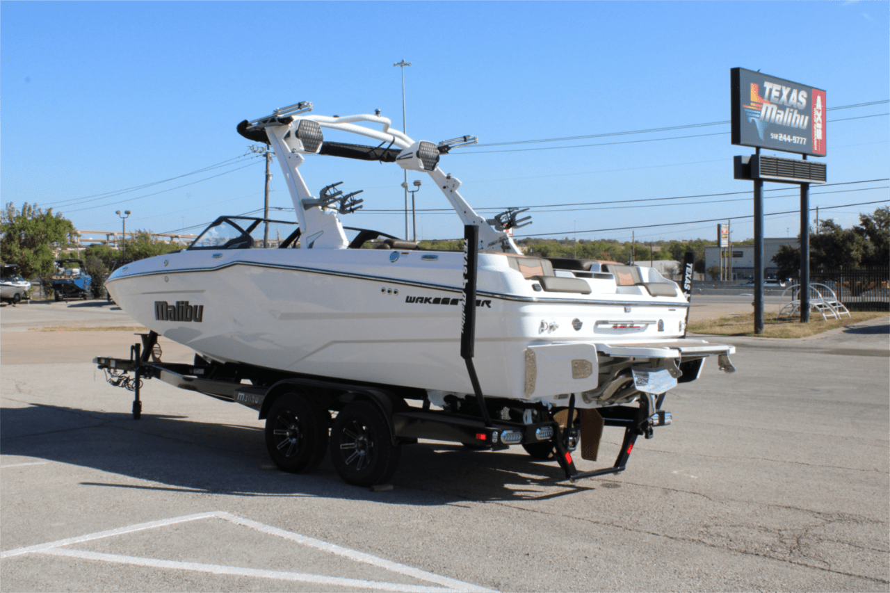 2025 Malibu 22 MXZ