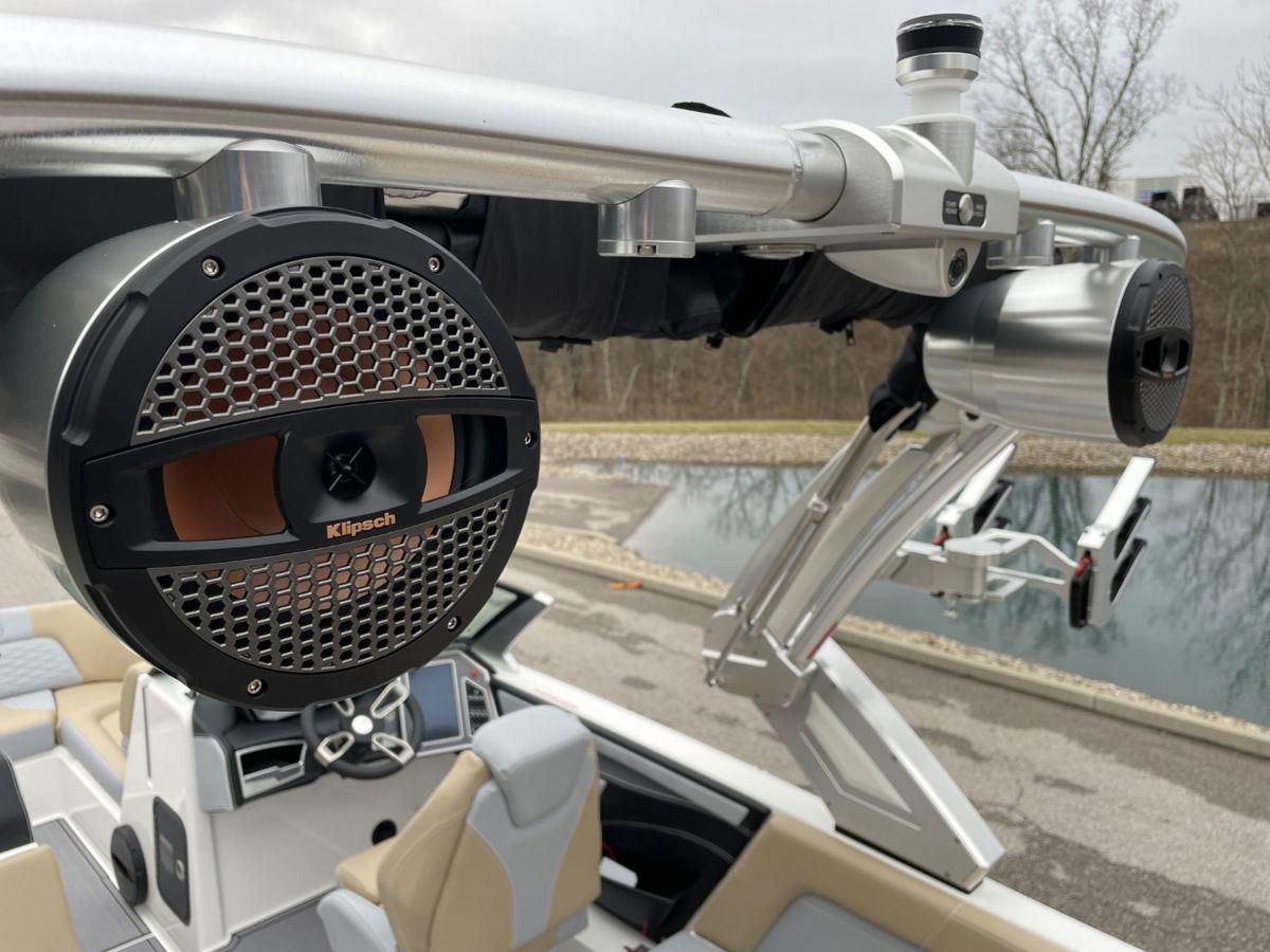 2023 MasterCraft X24