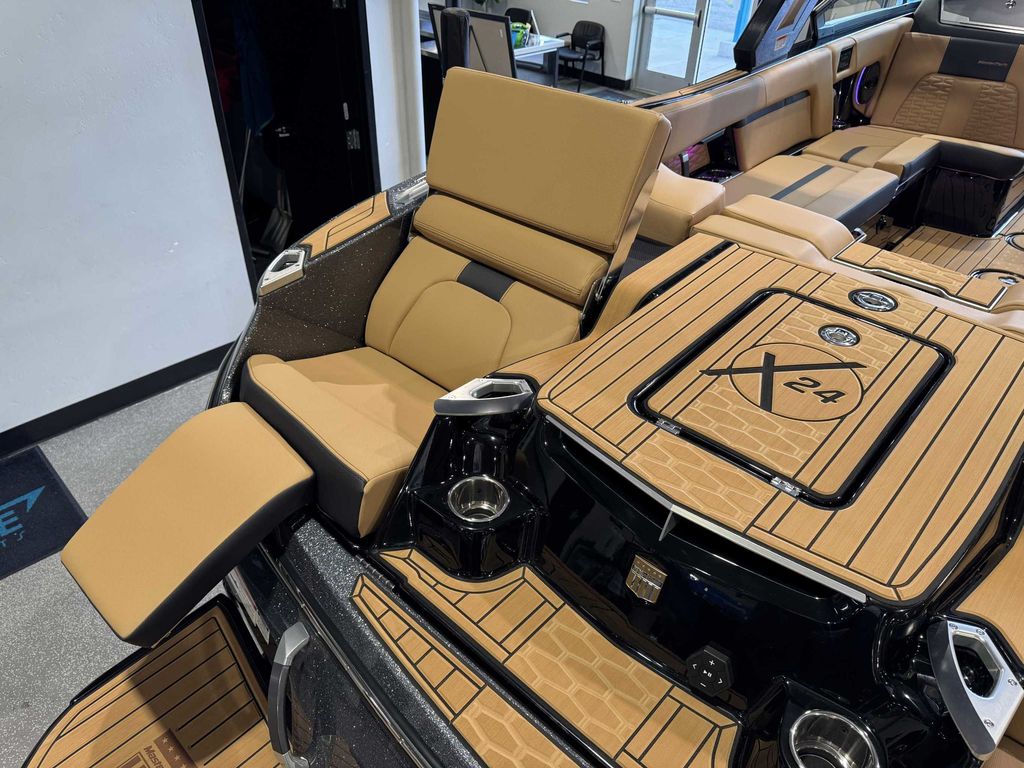 2025 MasterCraft X24