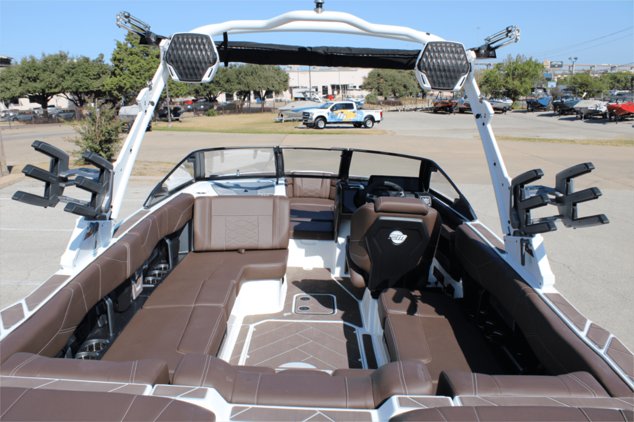 2025 Malibu 23 LSV