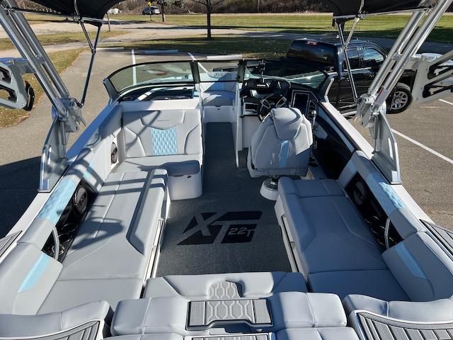2024 MasterCraft XT22T
