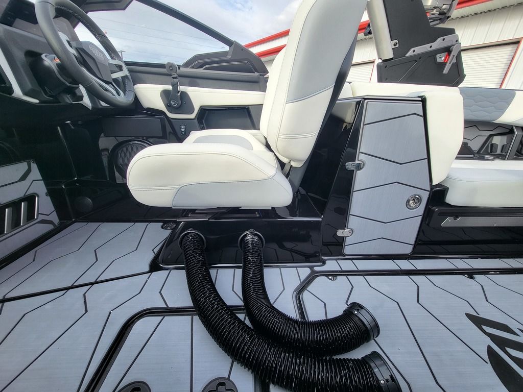 2025 Malibu Boats 24 MXZ Icon