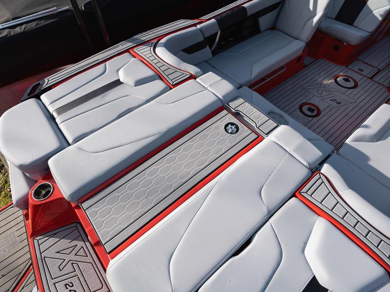 New 2024 MasterCraft XT24