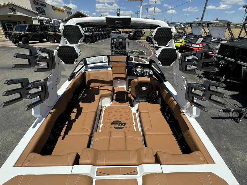 2025 Malibu 23 MXZ