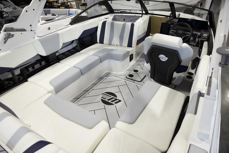 2025 Malibu 22 LSV
