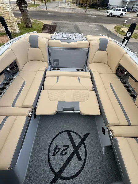 2023 MasterCraft X24