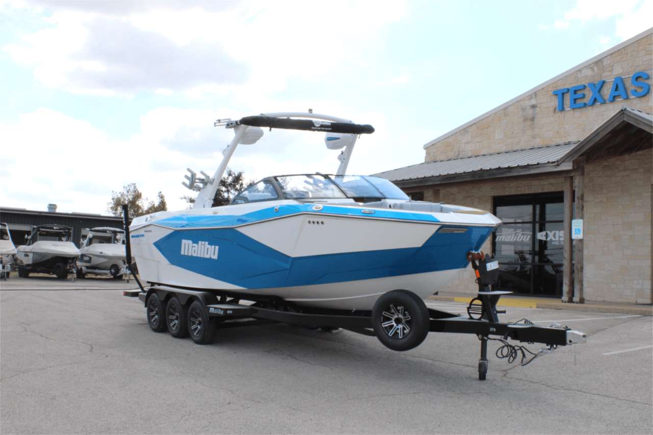 2025 Malibu 26 LSV