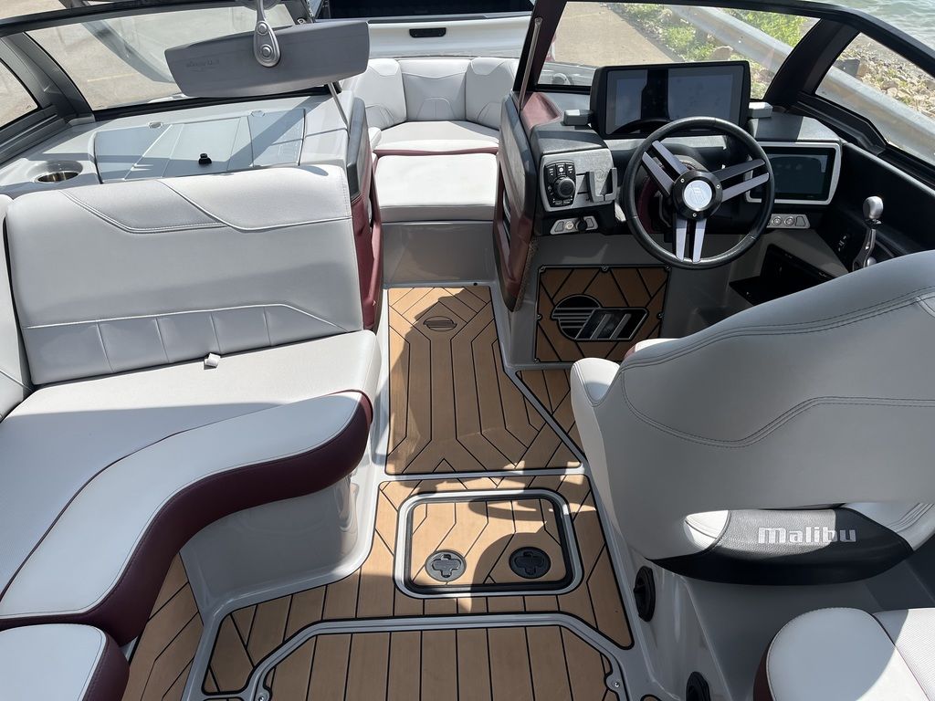 2018 Malibu Boats 23 LSV