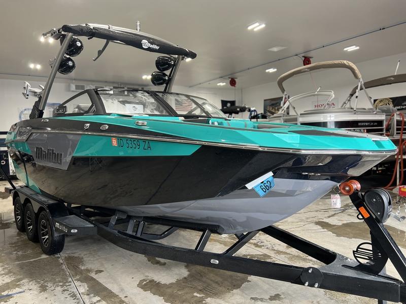 2021 Malibu Boats M240