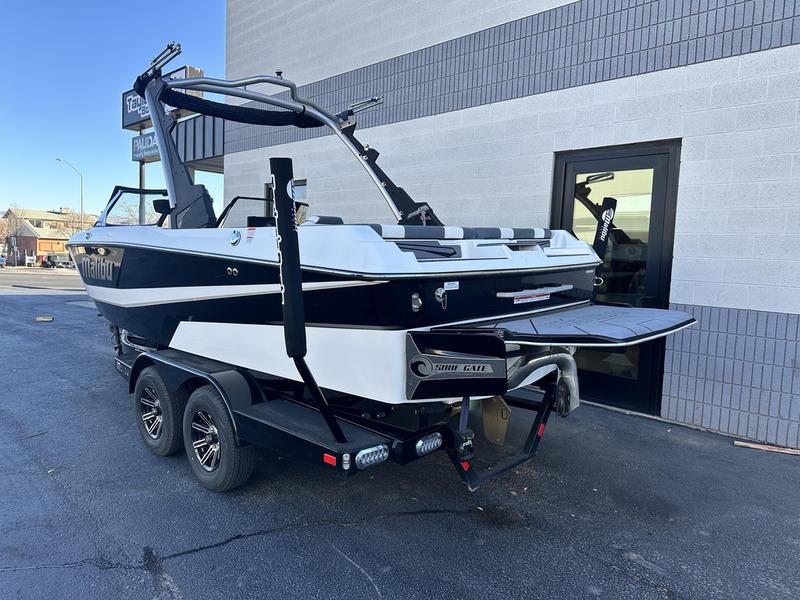 2024 Malibu 21 LX-R