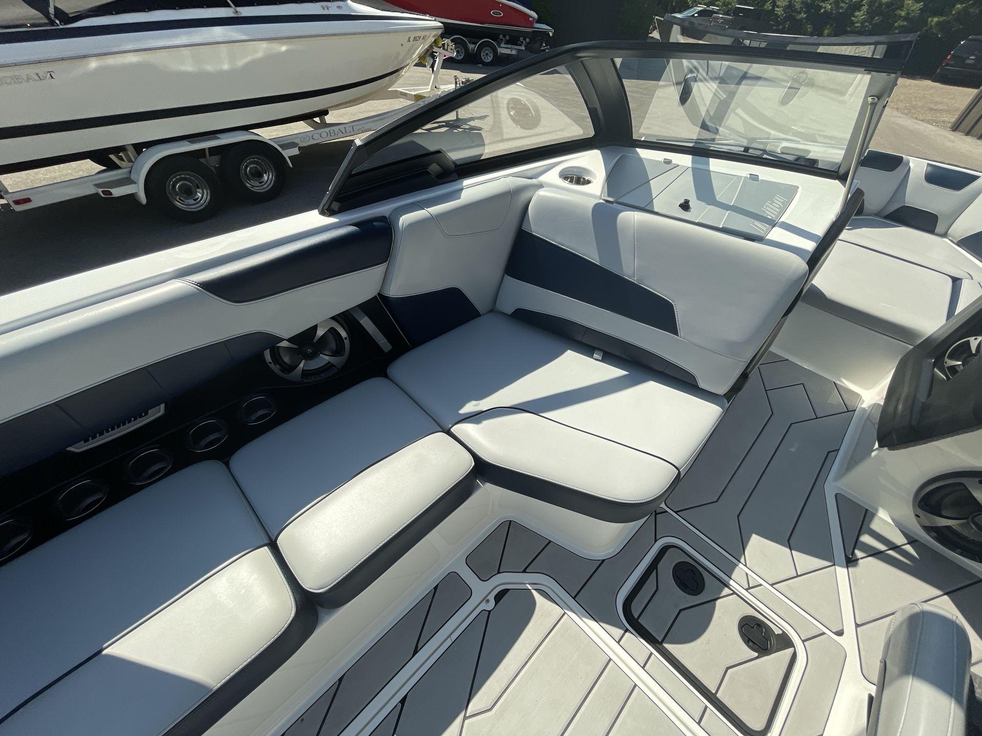 2021 Malibu 22 LSV