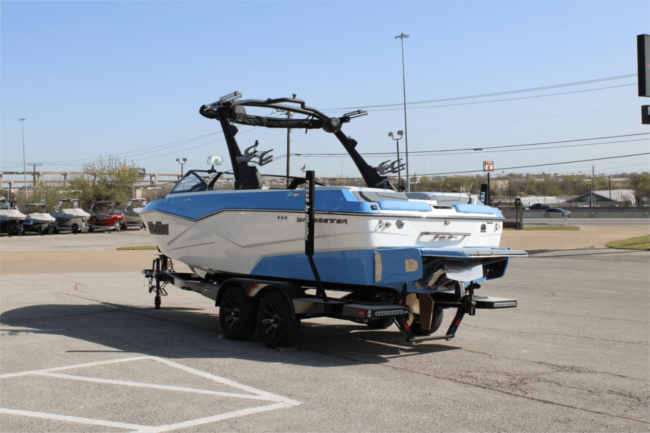 2025 Malibu 22 LSV
