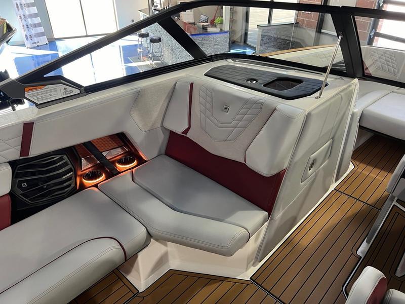 New 2023 Nautique G25