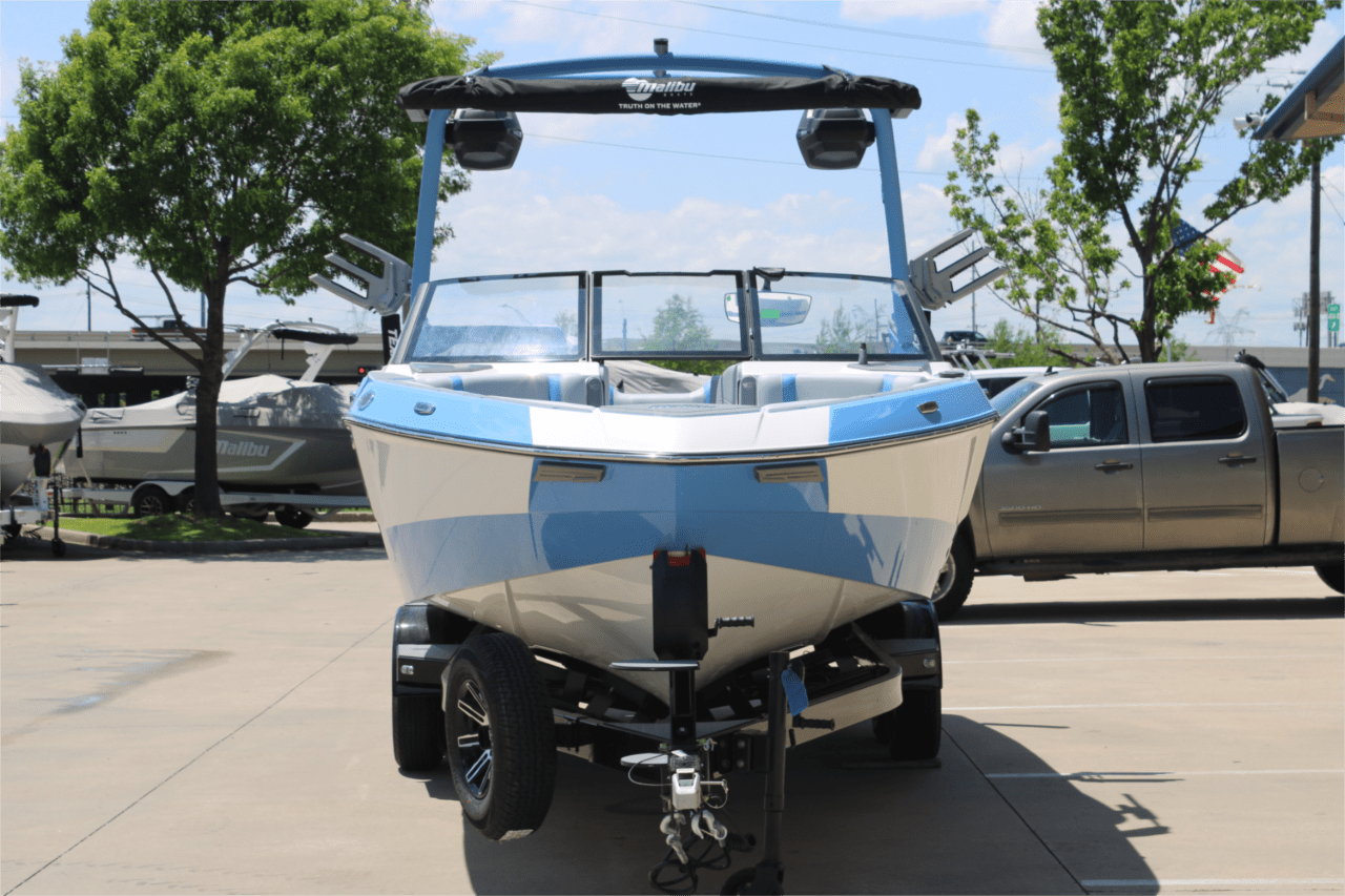 2025 Malibu 23 LSV