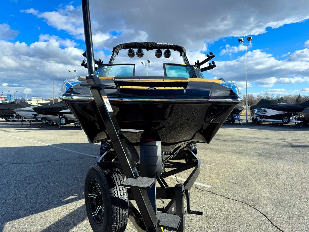 2025 MasterCraft X24