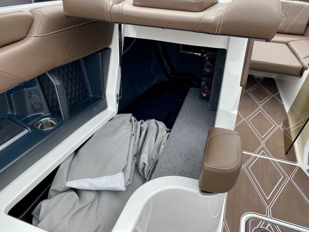2025 Malibu M230