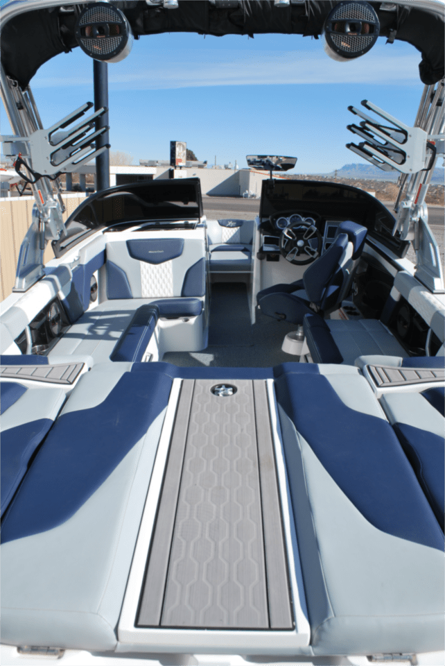 2023 MasterCraft XT22T