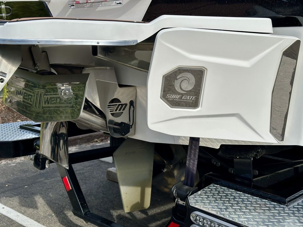 2022 Malibu Boats 25 LSV