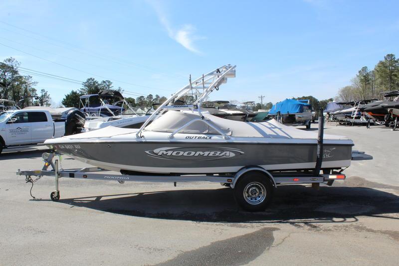 2004 Moomba Outback